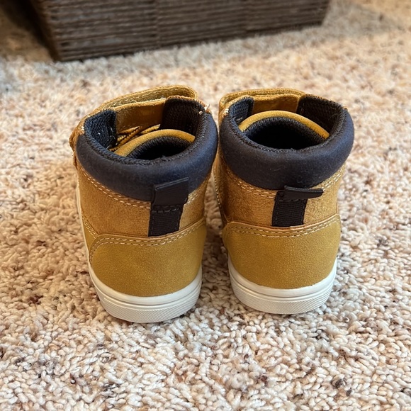 NWOT Carter’s brand toddler boy’s boots size 7 - Picture 3 of 4